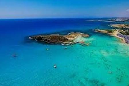 Sky Apartment On The Pool أيا نابا المظهر الخارجي الصورة