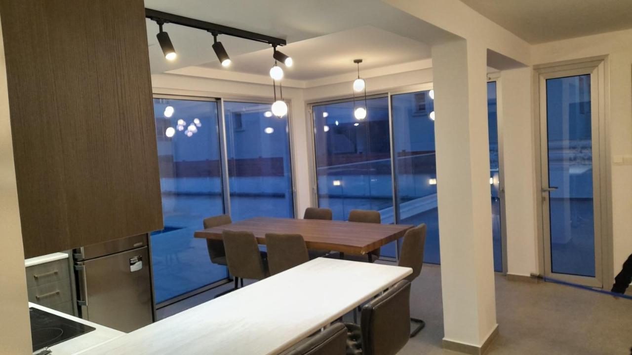 Sky Apartment On The Pool أيا نابا المظهر الخارجي الصورة