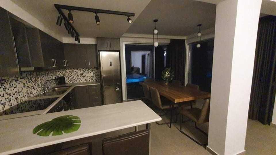 Sky Apartment On The Pool أيا نابا المظهر الخارجي الصورة